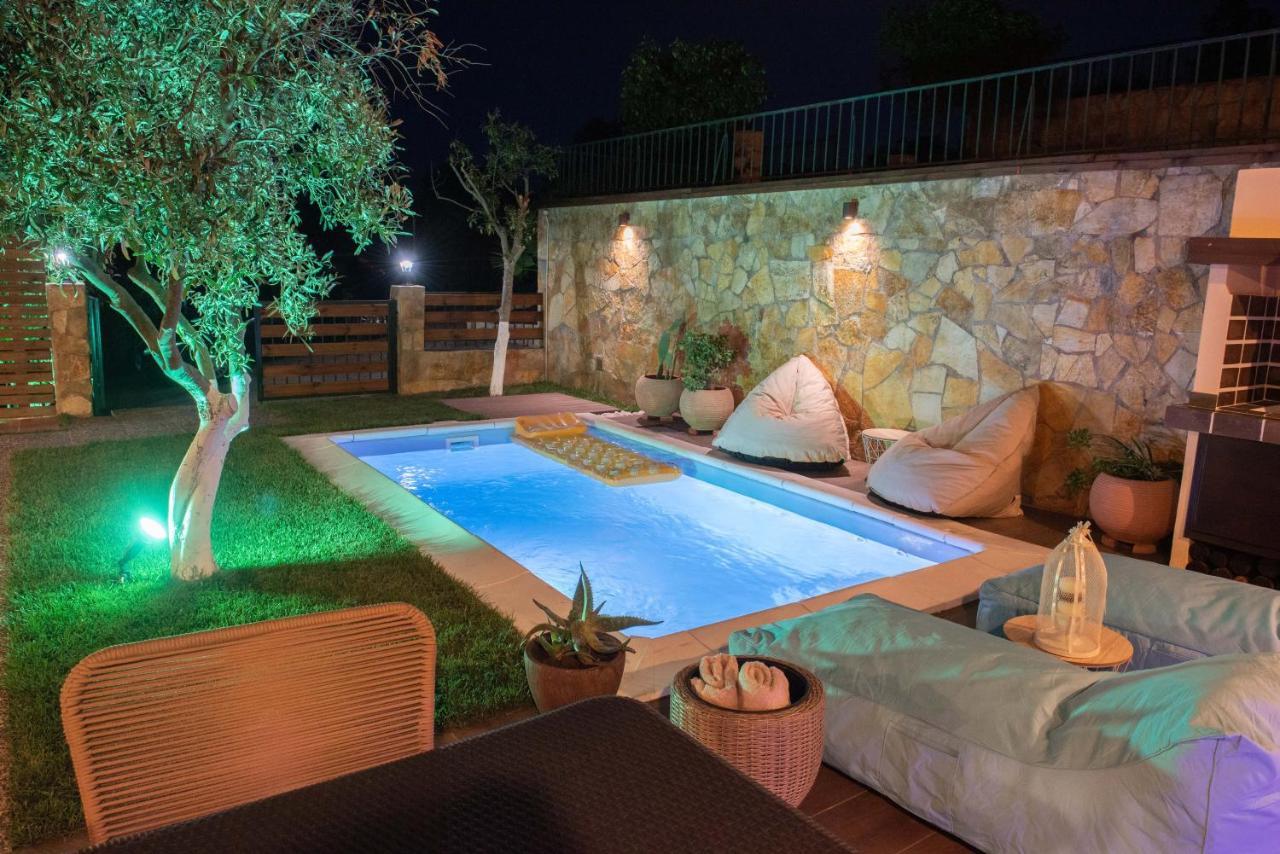 Dandy Villas Nea Roda - Melodic Waves - Private - Pool - Parking - Cellar 외부 사진